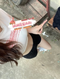 白冰  162-45kg-B+-20歲    大一學生妹 身材很好 小蠻腰很會搖