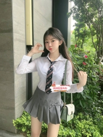 床上反差感極大會自備小玩具