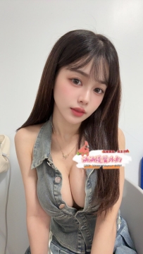 高顏值極品妹胸前超緊繃