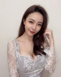 妍希     162cm.D.49. 35 歲
