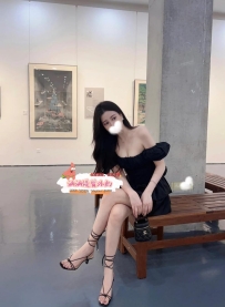 夏琳    168.C.47.26歲 #北部 她的身材超級吸睛 目前是兼職做車展模特