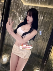 骨感系正妹 骨感中又掛著圓挺D奶