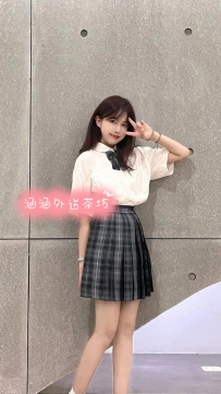 🦋【茶名】：小格  #長髮 膚白貌美