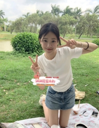 剛成年的小嫩妹 纖細骨感型 外表甜美