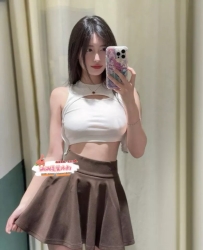 纖細的身材，氣質的臉蛋，床上敢玩又騷