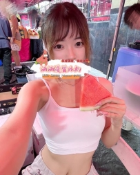 依依  158   44kg   C   23歲  一次下海兼職