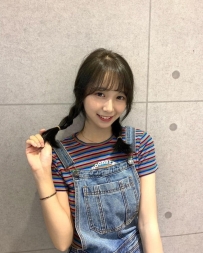 溫菲菲 157cm   B奶   19歲  45kg