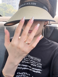新做的美甲快夸好看